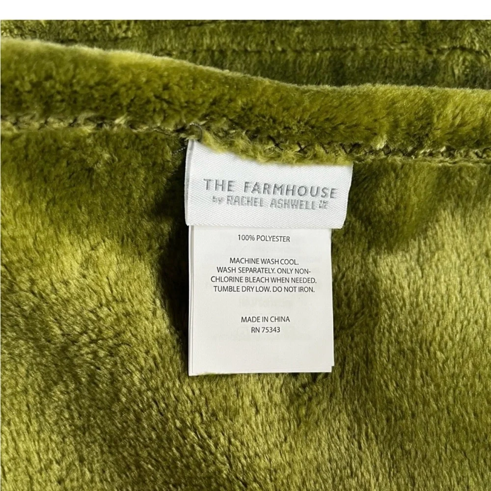 The Farmhouse 100% Polyester Soft Plush Blanket/Throw Blanket